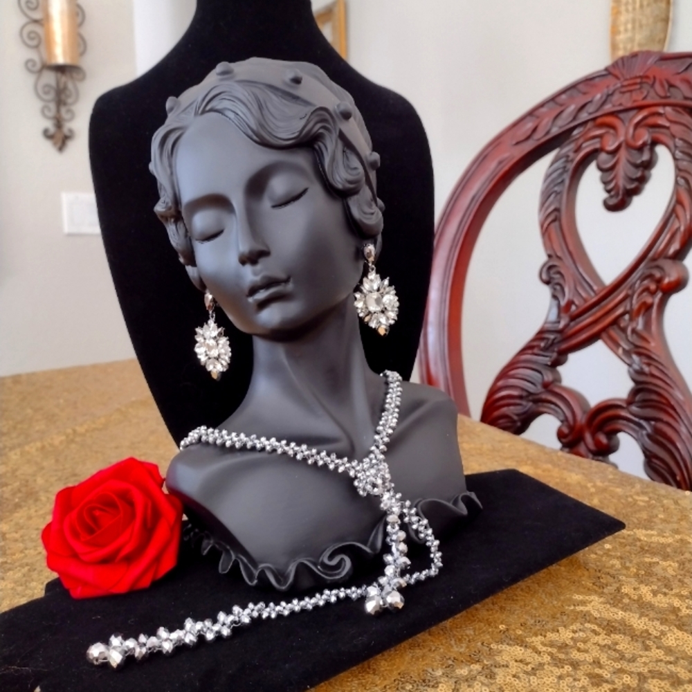 🆕 - Costume Jewelry / Necklace and Earrings Bundle